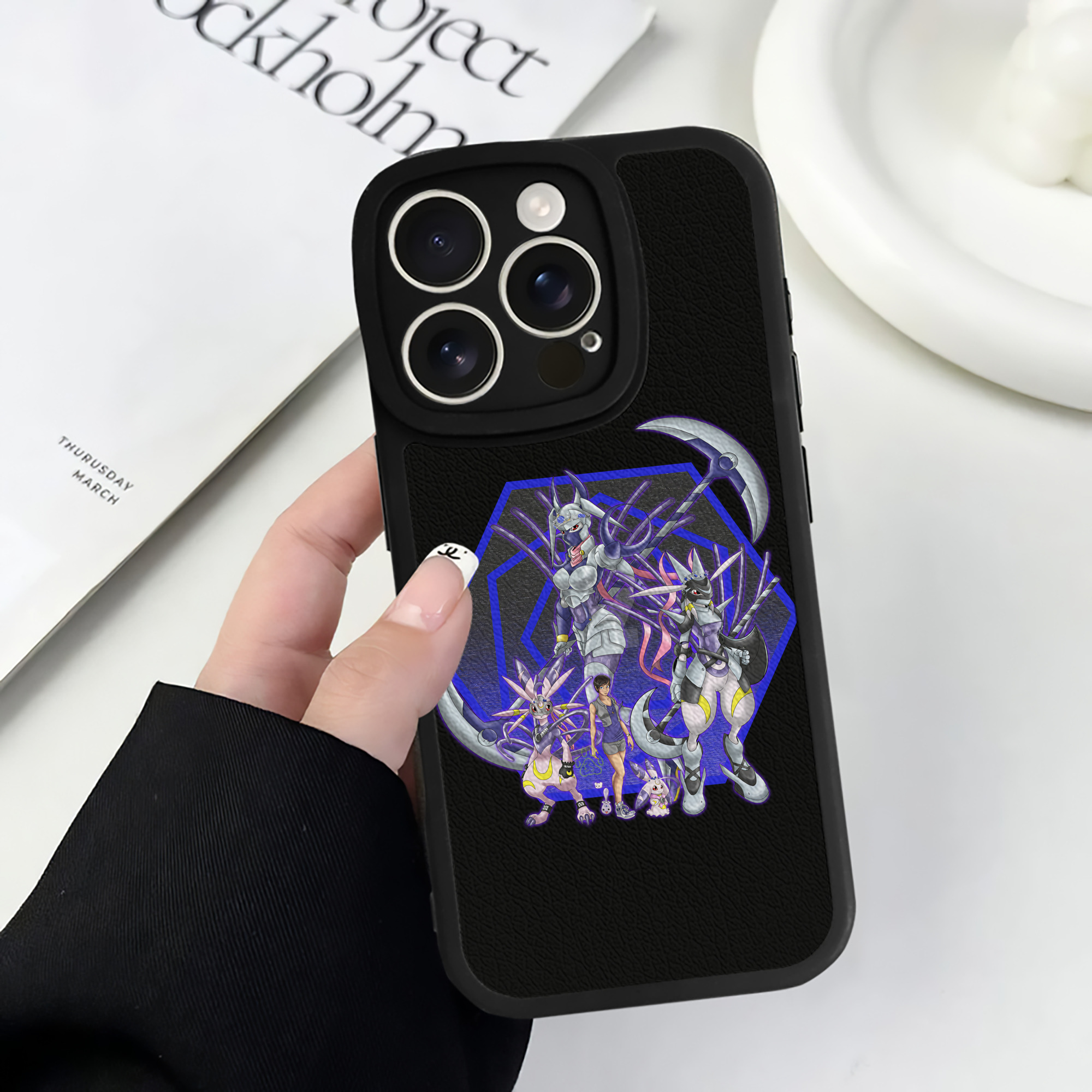 （画像用） Digimon デジタルモンスター/デジモン 【iPhone 16シリーズ対応】シリコンスマホケース（レザー調） 材質：シリコン